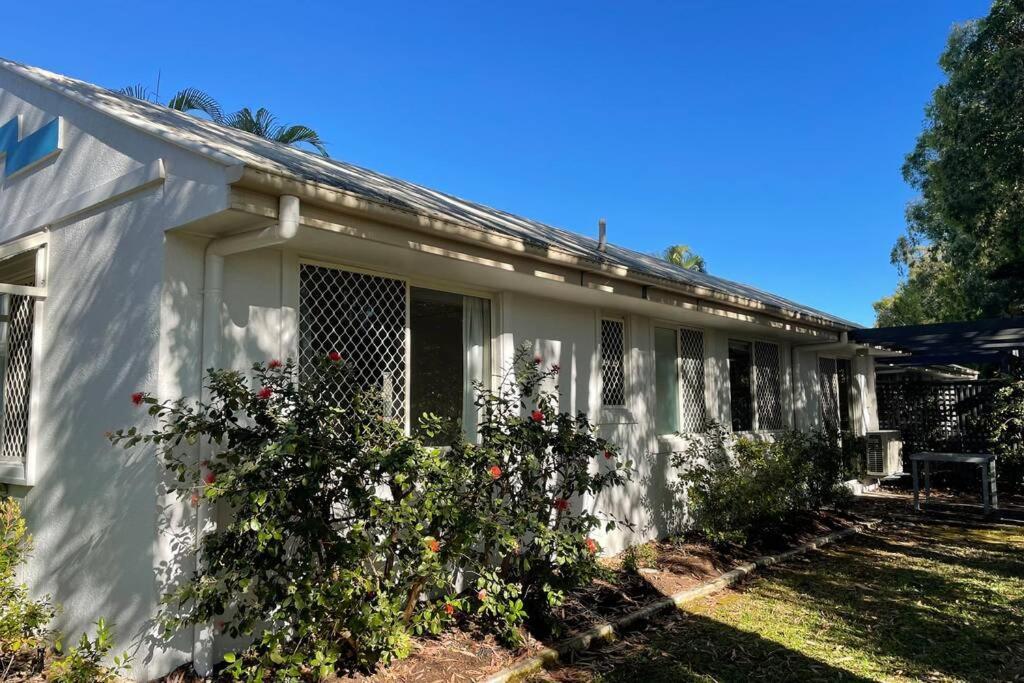 2 Bedroom Ground Level Villa In Tropical 4* Resort Noosaville Buitenkant foto
